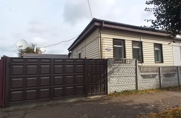 Продається частина будинку в центральній частині міста! - фото 1