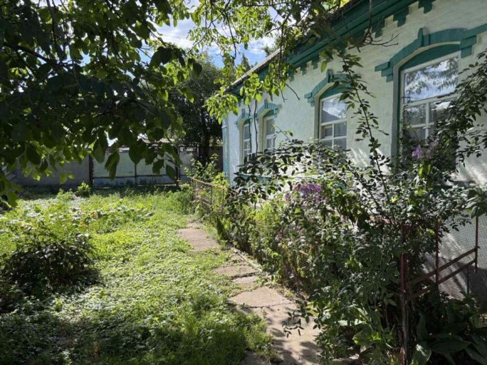 Земельна ділянка з будинком, гаражем та господарськими спорудами - фото 1