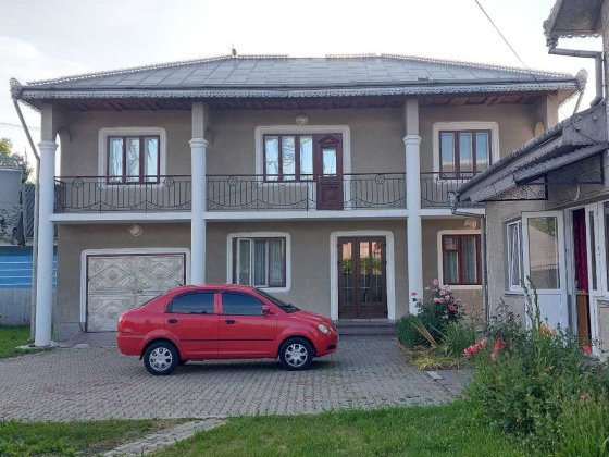 ДВА будинки, діл. 0,10 га, вул. Хотинська Черновцы