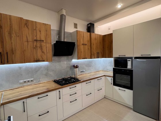 БЕЗ КОМІСІЇ !!! Продам  котедж з ремонтом та міськими комунікаціями!!! Ровно