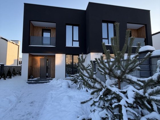 Продаж котеджу -двояна на Щасливому. Ровно