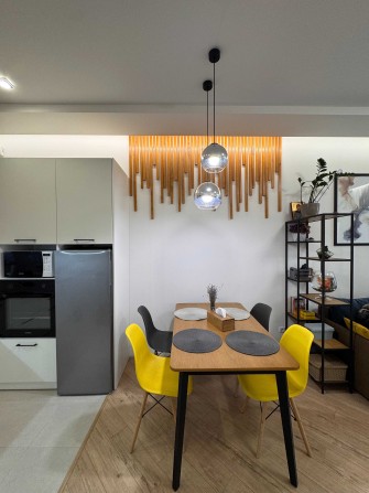 Котедж укомплектований в районі Щасливого з міськими комунікаціями - фото 1