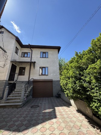 Будинок в центрі Чернівців, вул. Федьковича |  Паркова зона - фото 1