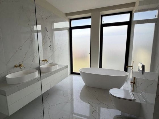 Продається сучасний будинок центр міста Ужгород