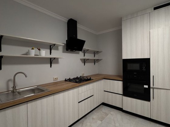 Продається просторий, новий будинок. Поруч р-ку Краснодонців Ужгород