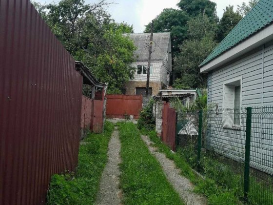 Продам будинок в центрі міста з великою присадибною ділянкою Чернигов