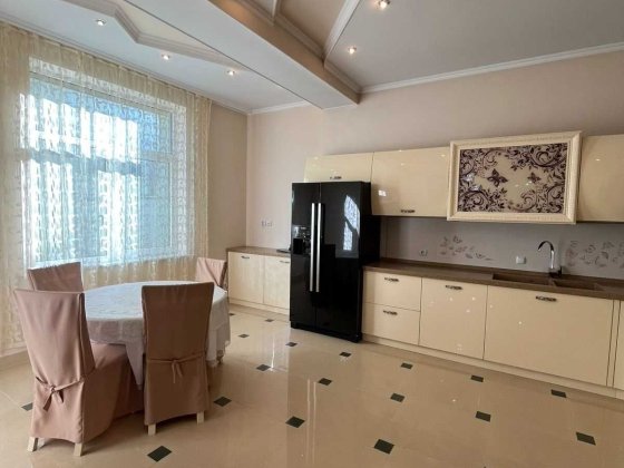 Продаж маєтку в парковій зоні Черновцы