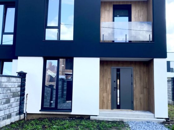 Продається кутовий котедж на Щасливому Рівне