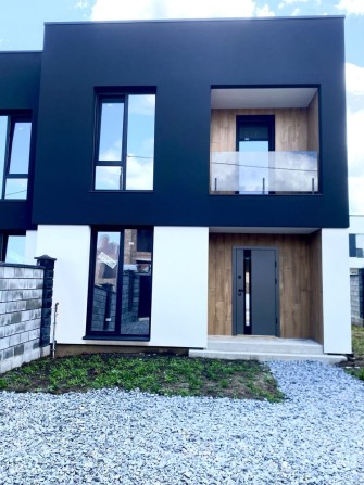 Продається кутовий котедж на Щасливому - фото 1