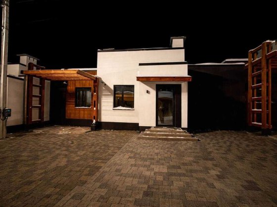 Продам котедж з дизайнерським ремонтом Ровно