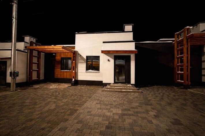 Продам котедж з дизайнерським ремонтом - фото 1