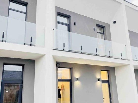 Продаж сучасного котеджу з терасою | район Садовий | велика ділянка Ужгород