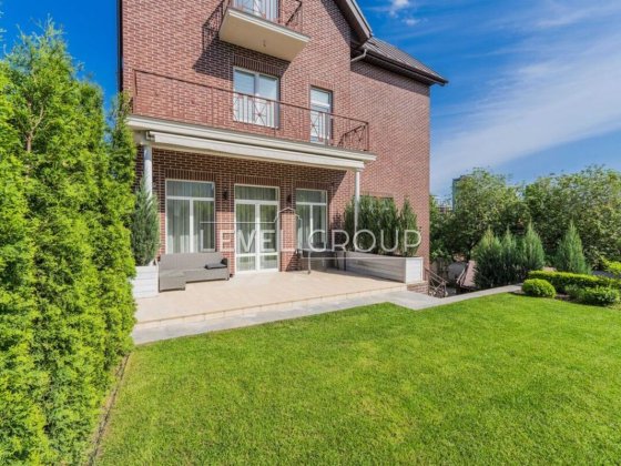 Продам будинок з дизайнерським сучасним ремонтом на Печерську! Киев