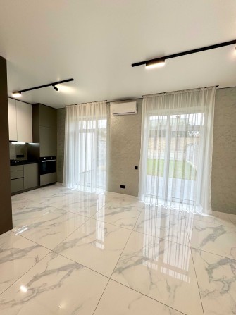 Продаж котеджу з ремонтом на Щасливому - фото 1