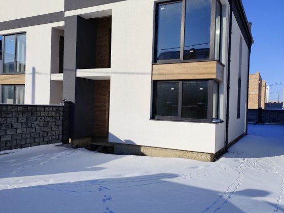 Продам котедж з комунікаціями. Район Щасливого Рівне