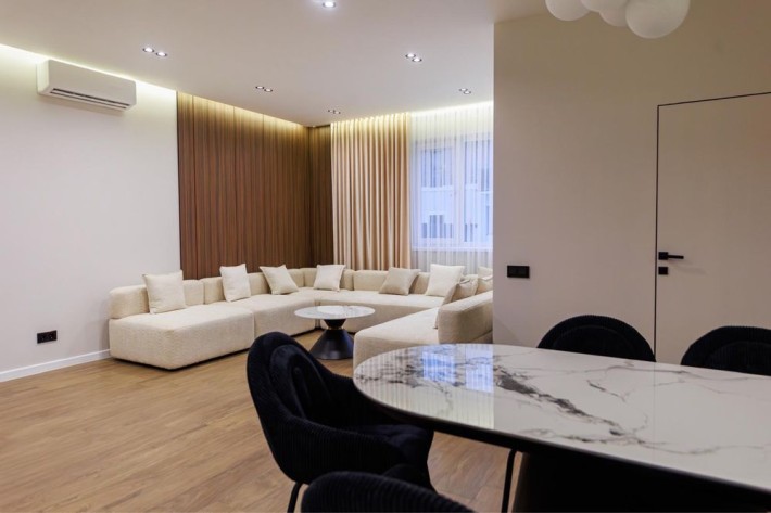 Продаж котеджу з дизайнерським ремонтом - фото 1