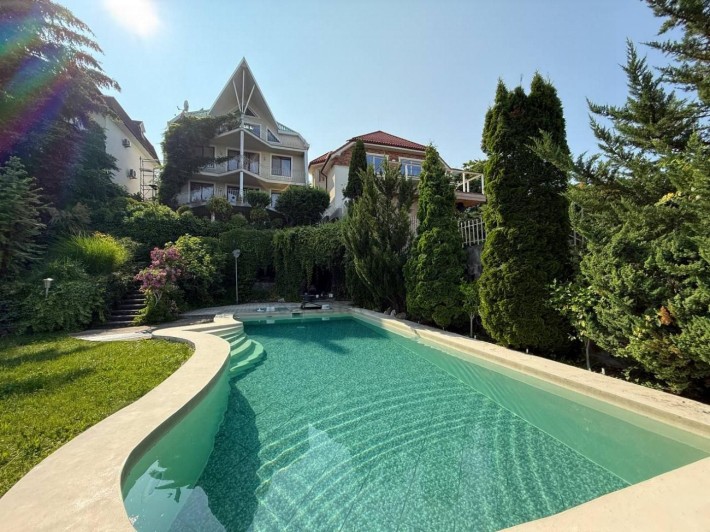 Продаж будинку 400 м.кв / 10 соток / Ужгород - фото 1