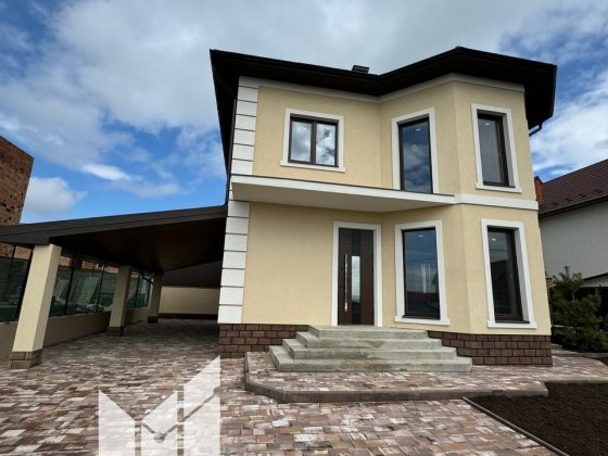 Компактний та зручний будинок з гарним краєвидом Годилов