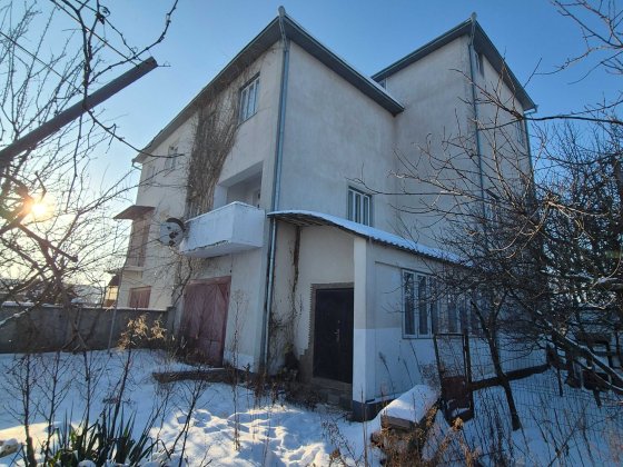 Продається  частина будонковолодіння (4 рівнева квартира) село Годилів Годилів