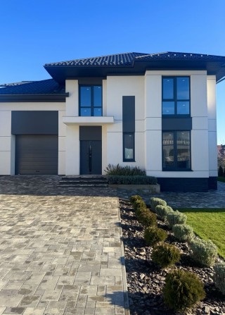 Новий будинок біля міста - фото 1