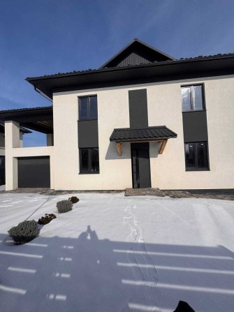 Двоповерховий будинок у Годилові з терасою - фото 1