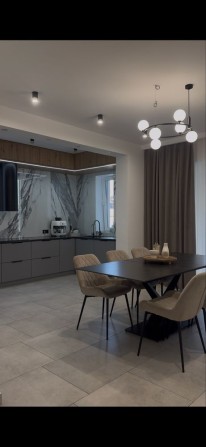 Будинок з дизайнерським ремонтом - фото 1