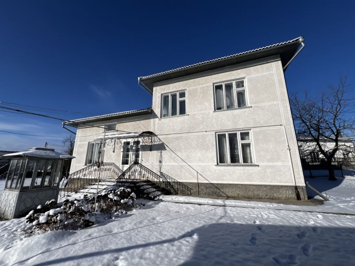 Продам гарний будинок у м. Кіцмань - фото 1