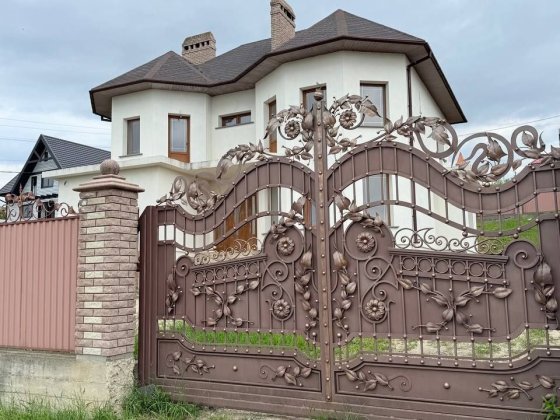 Будинок в с.Коровія, р-н Кварц ділянка 9 сотих Коровія