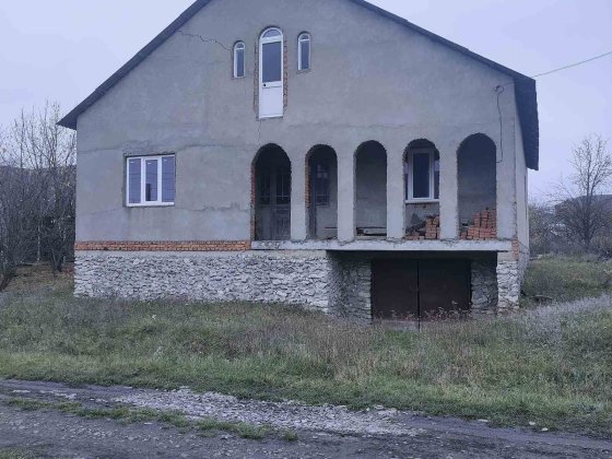 Будинок в Кельменцях Кельменці