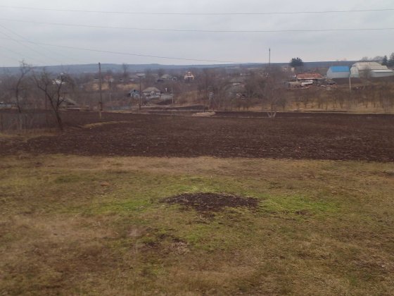 Продам будинок в селі з земельною ділянкою. Кельменці