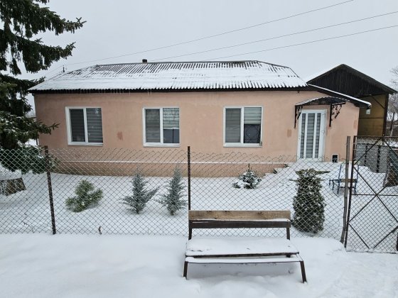 Продам будинок, територія, гаражі Сокиряни