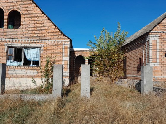 продам будинок з ділянкою Покров