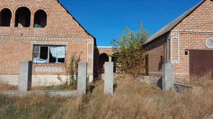 продам будинок з ділянкою - фото 1