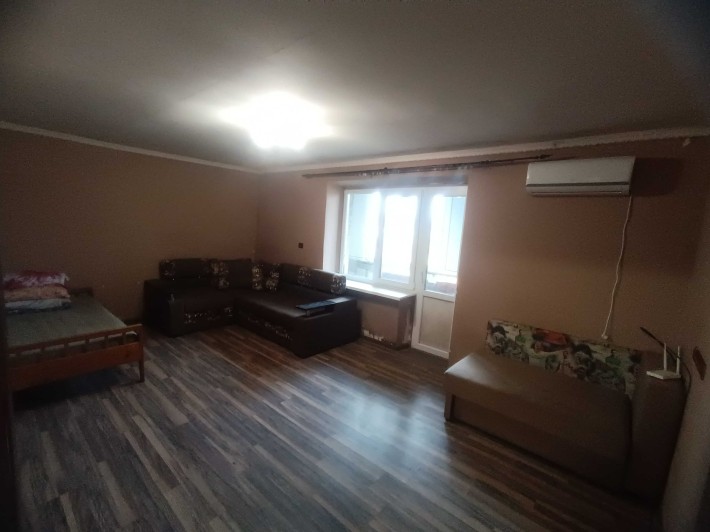 ОДНОКІМНАТНА квартира 38.5 кв.м. 5 поверх (дах справний) біля АТБ! - фото 1