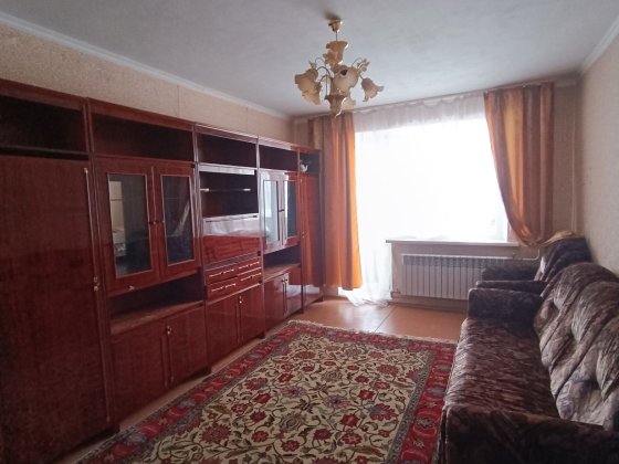 Сдам 3комн квартиру, 2й этаж, левый берег Каменское