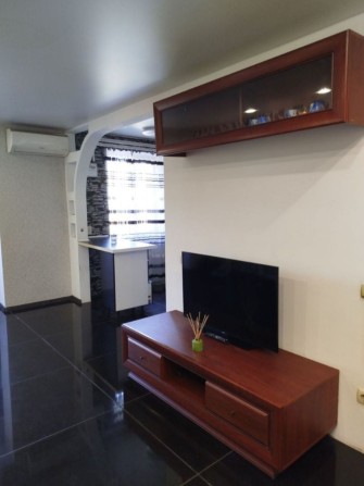 Сдам 1 к комн комнатную кв-ру 9500 Правый берег - фото 1