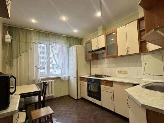 Здам 3к, Вишгород, вулиця Шкільна, Центр Вишгород