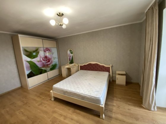 Здам велику однокімнатну квартиру  в центрі Гостомеля, біля школи,газ Гостомель