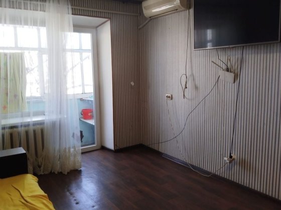 Сдам 1-2х к комн комнатную 9000 Командировка! Теплая! Можно с животным Каменское