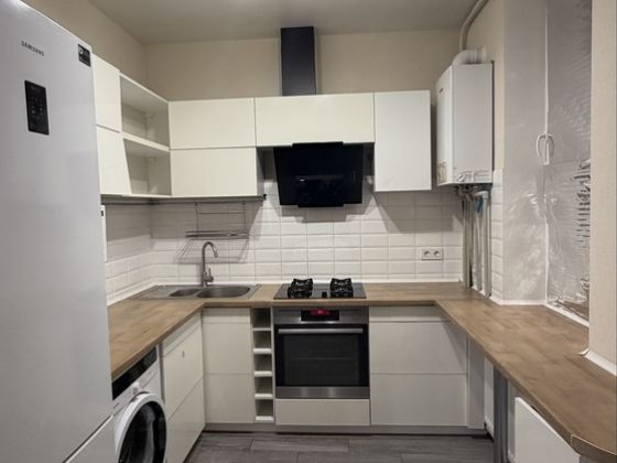 Сдам двухкомнатную квартиру возле Налоговой, свет всегда есть!!