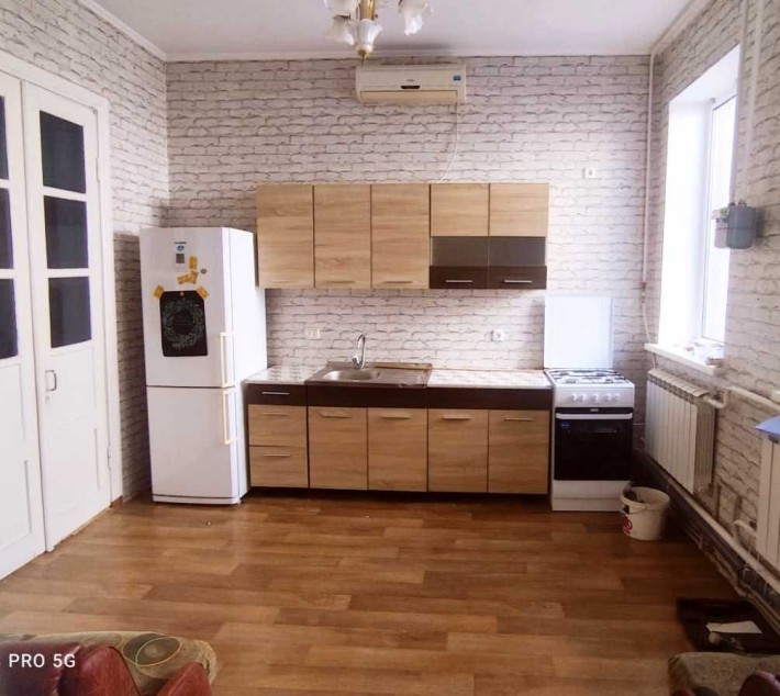 Сдаю двухкомнатную жековскую квартиру в центре города - фото 1