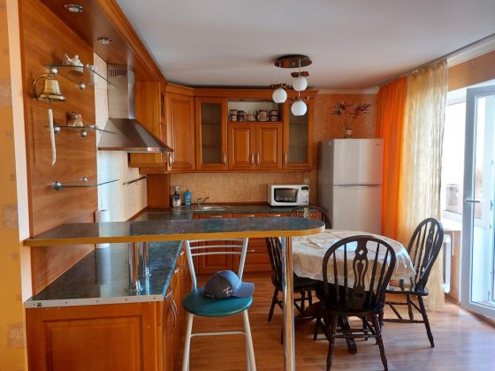 Сдам свою просторную двушку-студию в Черноморске Чорноморськ