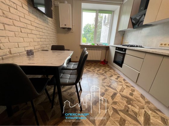 Здам в оренду простору двокімнатну квартиру в новому будинку Каменец-Подольский