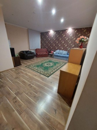 Сдам 3 ком квартиру  на низком этаже,газ! - фото 1