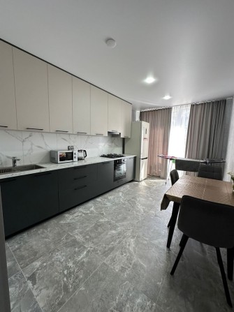 Сдам до Лета  2х ком.квартиру в Новострое, ремонт 2025г., р-н Монолита - фото 1