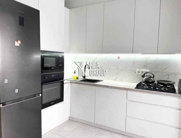 Оренда. 1-кімнатна квартира з меблями та технікою. Центр міста - фото 1