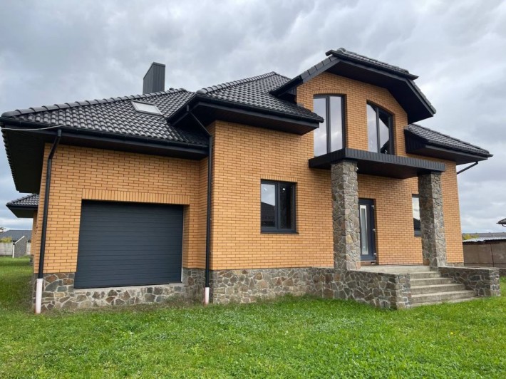 Продаж будинку у місті - фото 1