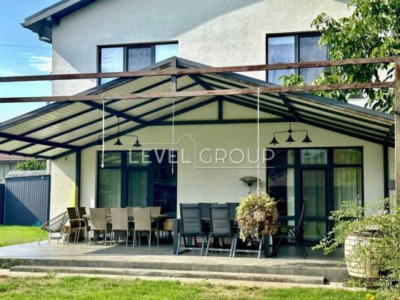 Сучасний будинок з великою прибудинковою територію, Русанівські сади Киев