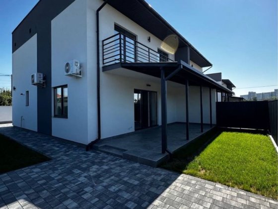 Продаж дюплекс ,з гаражем  ,газ Ужгород