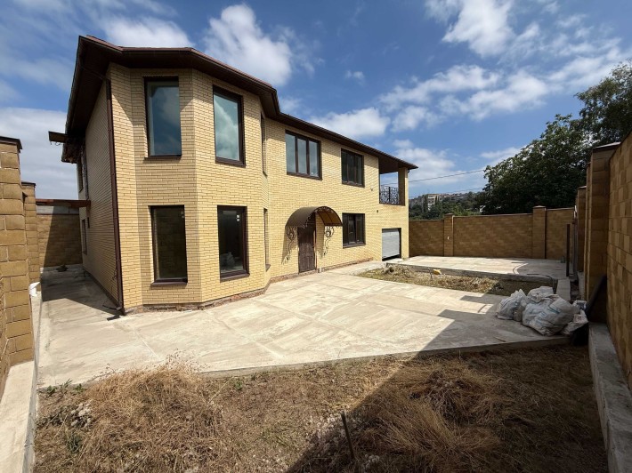 Продам 2-х этажный дом с отдельным входом в центре города - фото 1